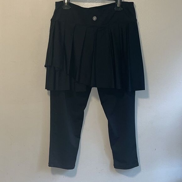 EXCELLENT CONDITION WOMEN’S SIZE SMALL JOFIT BLACK SKIRTED CAPRI LEGGINGS - Picture 2 of 7